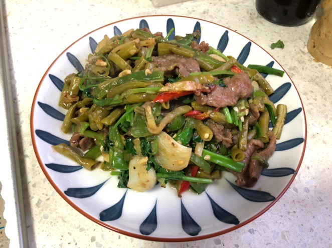 酸豆角炒牛肉，香菜炒牛肉图1