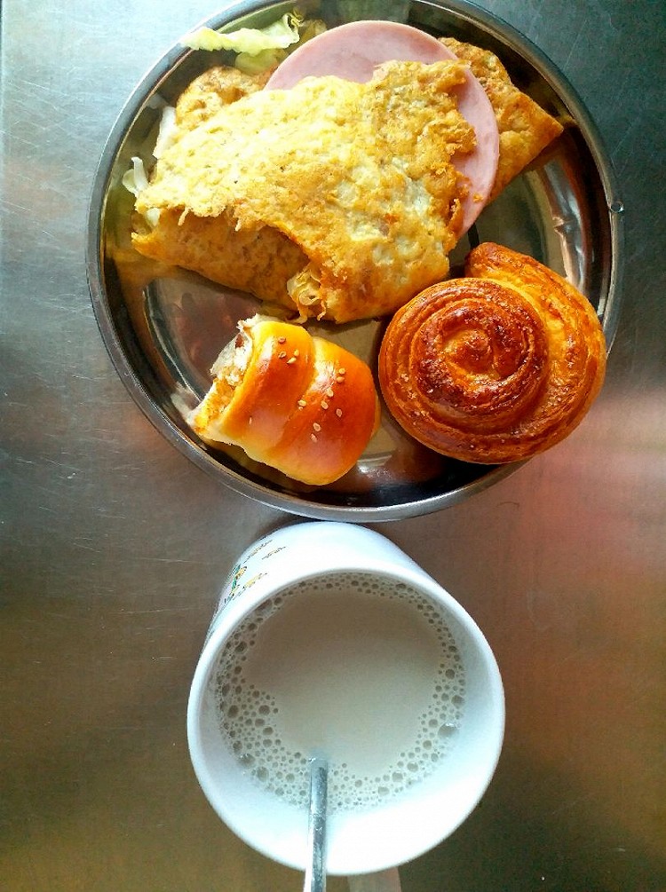 减肥的一日三餐，加餐:桃子+巧乐兹雪糕图1