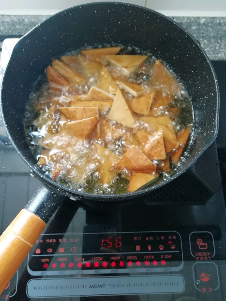 炎热的夏天，没有食欲，可以给家人做这三款小豆干:蜜汁豆干，五香豆干和麻辣豆干。非常可口，我最爱吃蜜汁豆干😄😄图7