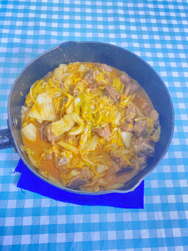 热辣辣的猪肉炖白菜图1