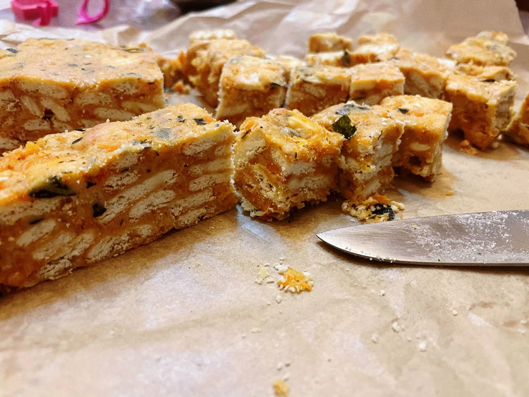 咸蛋黄海苔肉松雪花酥图3