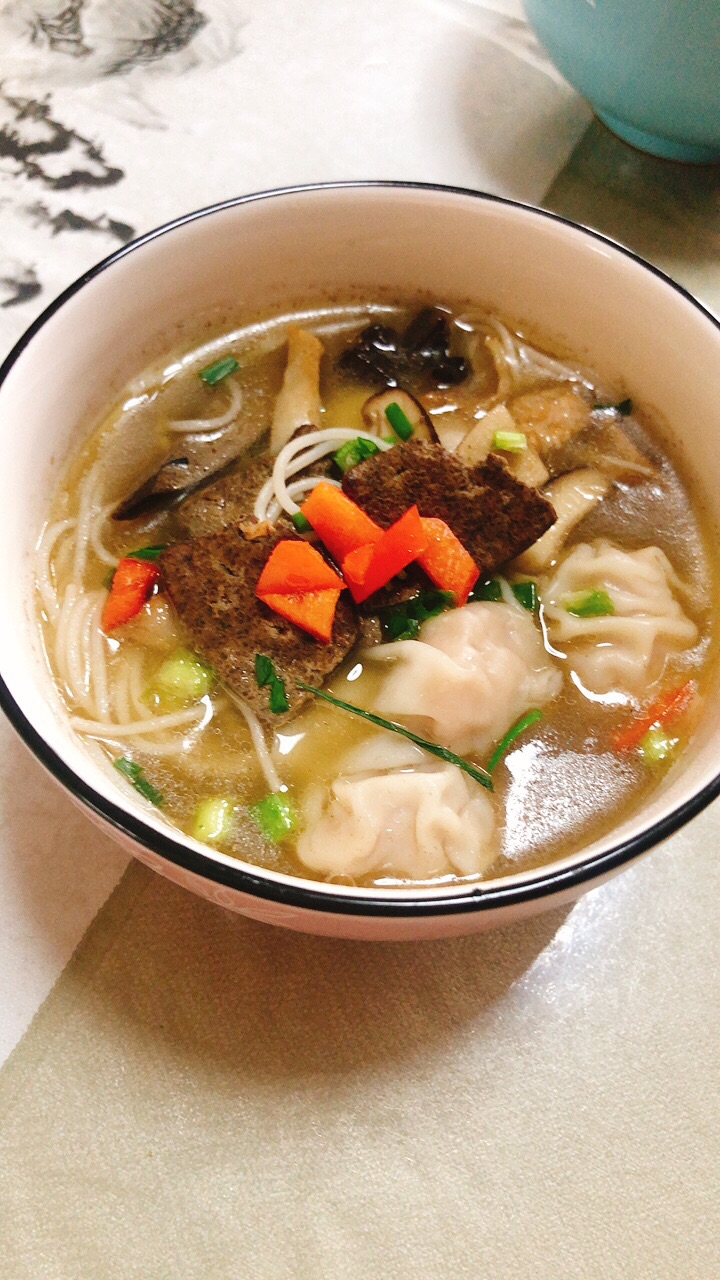 三鲜馄饨粉图1