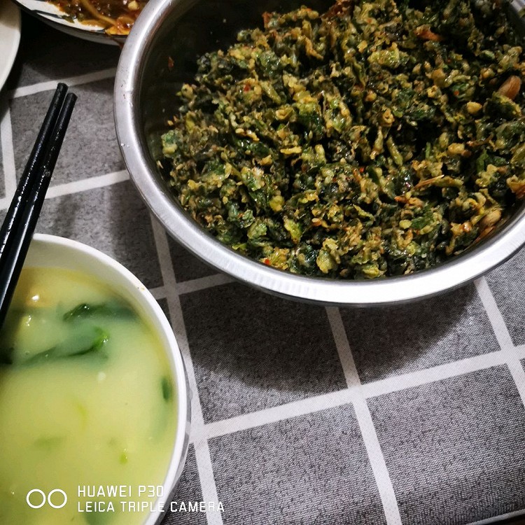 芹菜叶子，莴笋叶子疙瘩麦饭图1