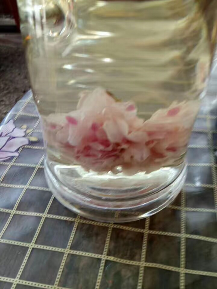 一片阿胶糕+一颗阿胶枣+一个平阴玫瑰鲜花饼+玫瑰花茶图3