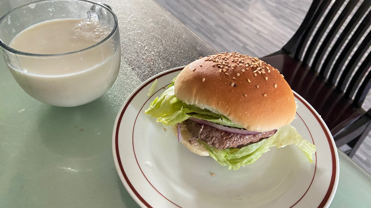 今日早餐~自制汉堡包🍔+牛奶图2