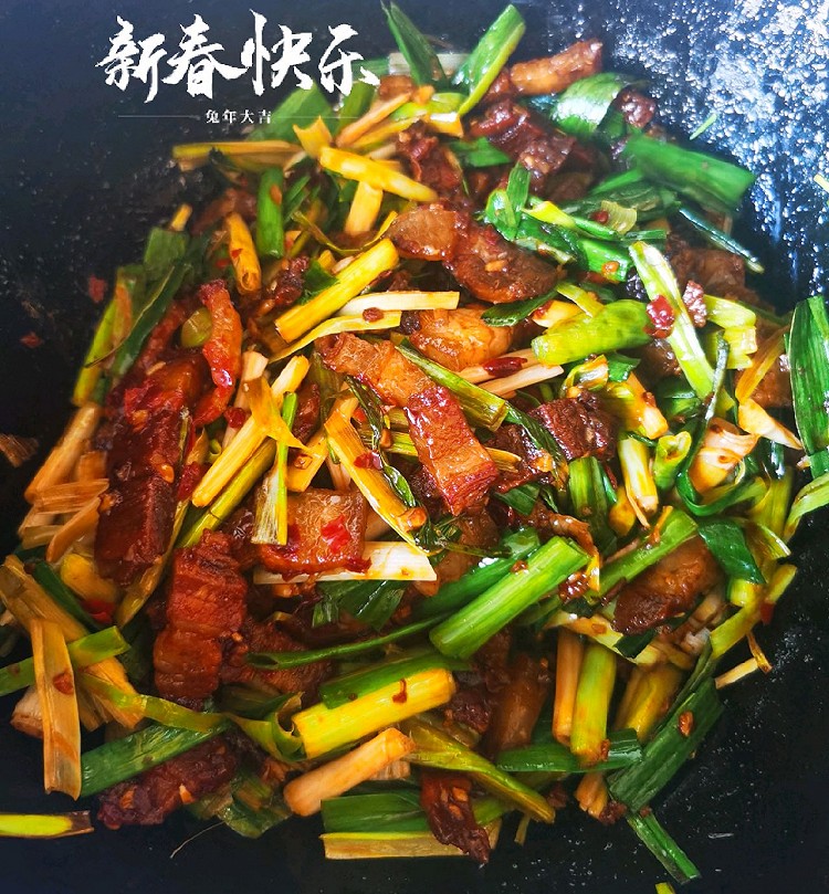 回锅肉炒蒜苗图1