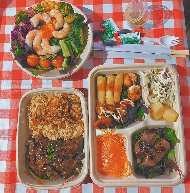 照烧和牛糙米饭便当 鲜虾沙拉图2
