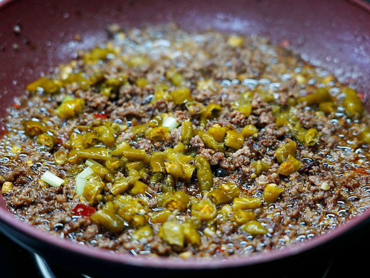 天气热食欲不振？来！教你一个超级开胃下饭菜～野山椒芹菜牛肉末图3