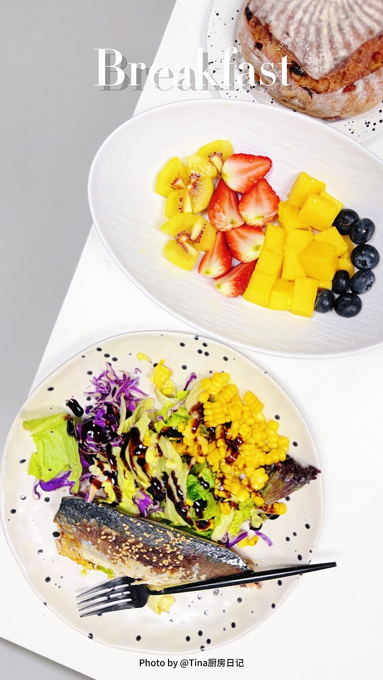 Dec. 十二月｜2025.12.11 星期四｜十月廿二◇²⁰²⁵ |  breakfast 我们被时代的浪潮推着向前奋力追赶的，究竟是内心的渴望还是他人定义的标配人生？其实，生活本有千万种频率，有人，三分钟泡好一碗面有人，三小时煲出一锅汤世间生活百态不必追逐风，你自有你的花期在自己的时区里，慢慢走，每一步都算数 早安！今日早餐：🌟羽衣甘蓝汁🥬🌟乡村坚果硬欧🌟蓝莓🫐草莓🍓芒果🥭猕猴桃🥝🌟青花鱼佐沙图8