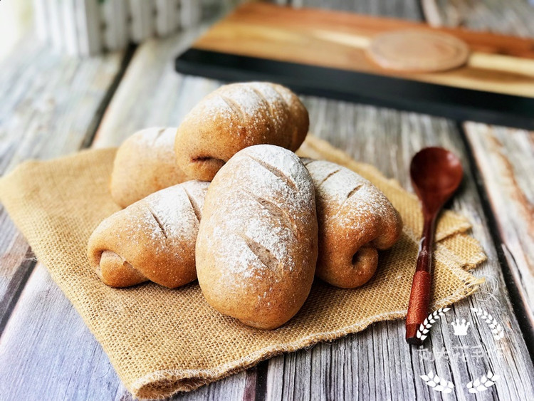 🍞全麦夹馅欧包😋这款欧包麦香味十足，制作简单，低油低糖，图3