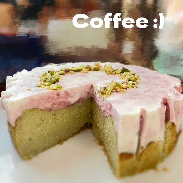 一次成功，感谢🌹自己做的开心果酱，又加了一点斑斓粉提色。自制浆果酱做了个椰浆慕斯层，搭配开心果斯巴克味道不错。图2