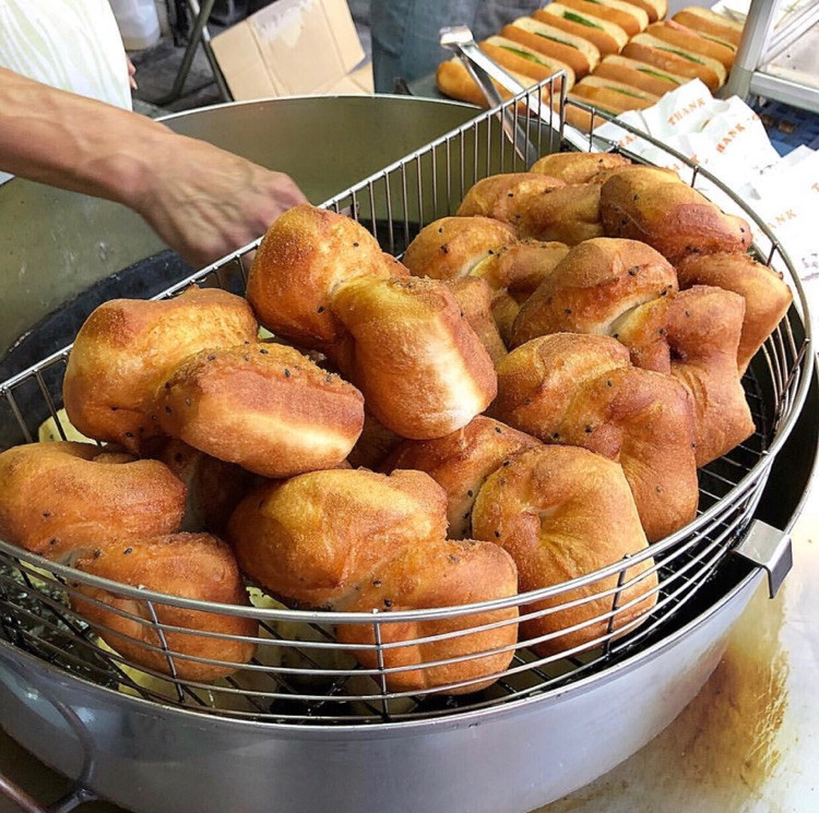 台南好吃到爆的甜甜圈🍩吃起来松软且扎实，甜度恰恰好～图4