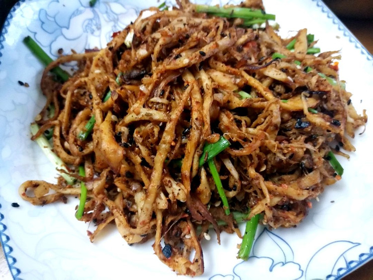 今日晚餐：土豆肥牛煲+自制烧烤杏鲍菇+韭菜虾仁炒鸡蛋图2