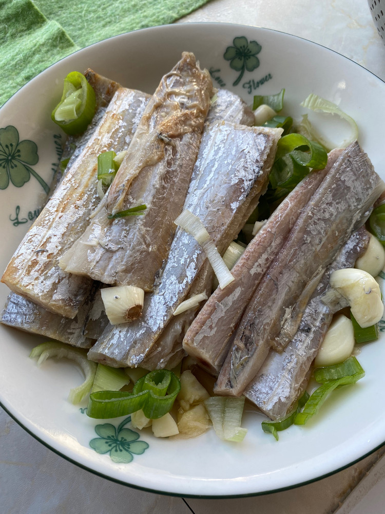 晚餐-红烧肉炖豆皮 炖带鱼 包菜炒豆芽 凉拌菜图6