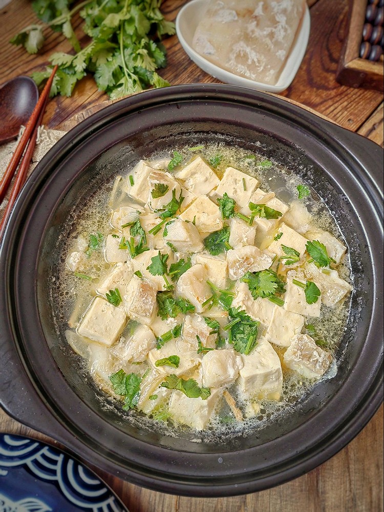 营养丰富又温暖，鳕鱼豆腐汤来一碗。图9