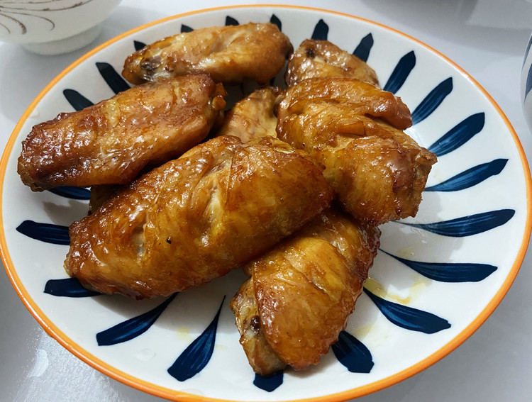 今日份晚餐，烤鸡中翅、煎饺、蒸饺，烤🦪，莲藕排骨汤图1