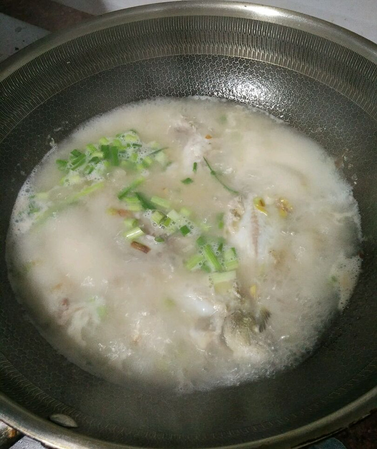 来个宵夜好不好😊，黑翅汤。黑翅酱油水。红鲟瘦肉粥😄图2