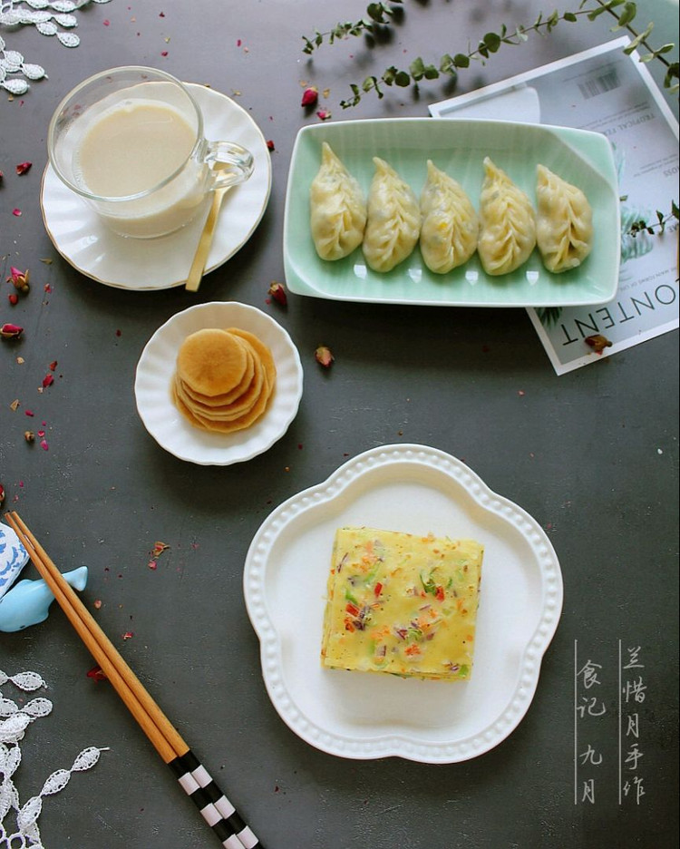 早～蒸饺➕蛋饼➕腌萝卜➕红枣豆浆图1