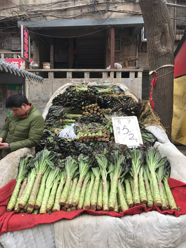 西安回民街的菜市场图6