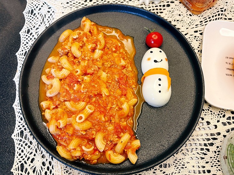 早！“谁的早餐在‘装可爱’？哦是我的雪人蛋+意面，今日份快乐已签收！”图5