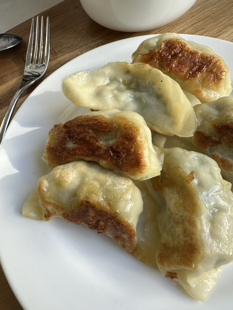 认真吃早餐：荠菜煎饺、黑麦粥。祝大家早餐愉快！图3