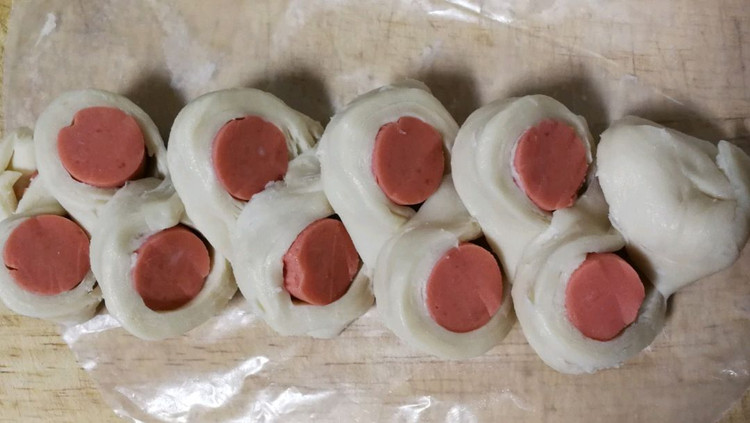 手抓饼卷火腿肠，吃过一次就会再做第二次。图2
