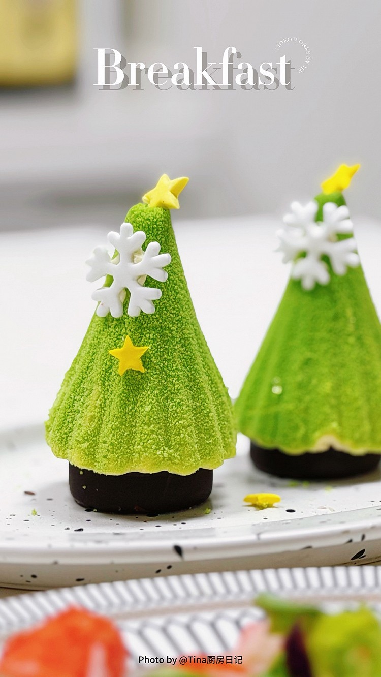 Dec. 十二月｜2025.12.10 星期三｜十月廿一◇²⁰²⁵ |  breakfast 真正的自我，不需要外界的掌声来确认。遵从内心的指引，敢对自己不愿意的事说“不”，不在意他人的质疑诋毁否定，不再寻求他人认可。别人对你嚼舌根，敢于继续埋头走自己的路。当你不再向外求，你才真正拥有了自己。 早安！今日早餐：🌟茉莉花茶🍵🌟圣诞树小蛋糕🎄🌟果冻橙🍊🌟蟹柳沙拉🦀今天你好好吃饭了吗？祝你怎么吃都不胖！图5