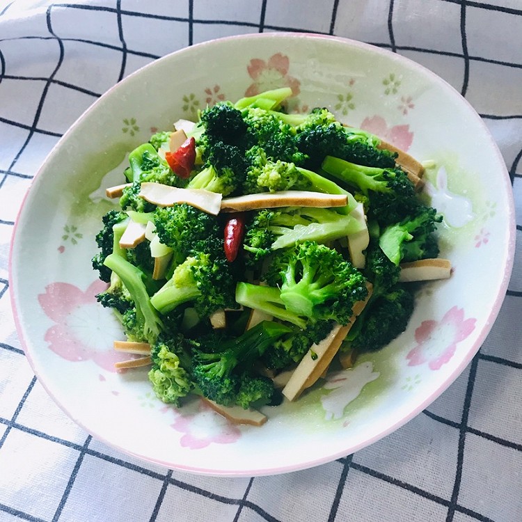 清淡低热量的午餐～油焖虾➕蒸红薯🍠➕西兰花🥦炒豆干➕炖蛋图4