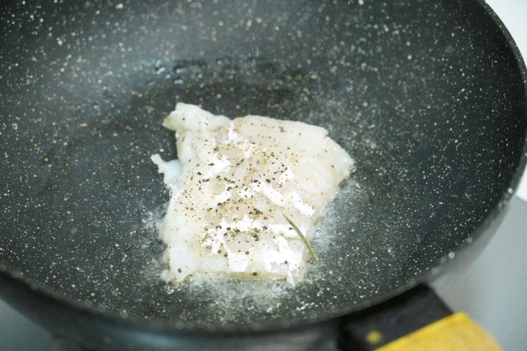 鲜嫩多汁迷迭香煎鳕鱼排图4