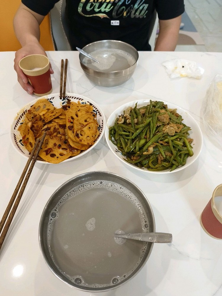 豆角丝炒肉+麻辣藕片+黑豆浆图3