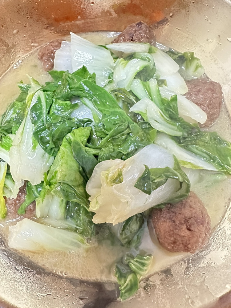 今日 白菜烧圆子 煎牛排 泡菜肥牛汤 炸小酥肉图1