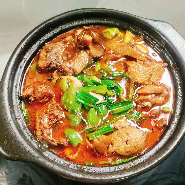 午餐~黄焖鸡图1