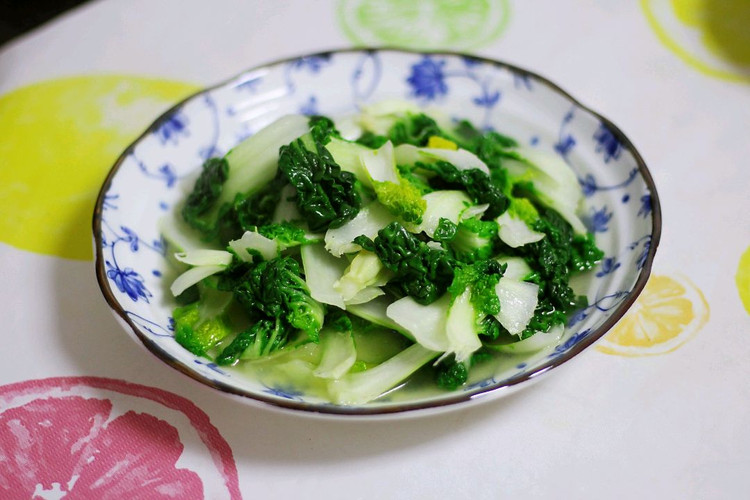 今天的早餐：煎馒头片、清炒黄心白菜、烤孜然羊肉、黄豆花生米汁、橙子​前天早上蒸馒头的时候特意多蒸了几个，今天早上直接切片煎一煎当主食。​孩子爸昨天抽空去买点牛羊肉，准备过年的时候吃，早上切一小块加调味料拌一拌，然后放空气炸锅中烤一烤，美味的孜然羊肉就出炉。图3