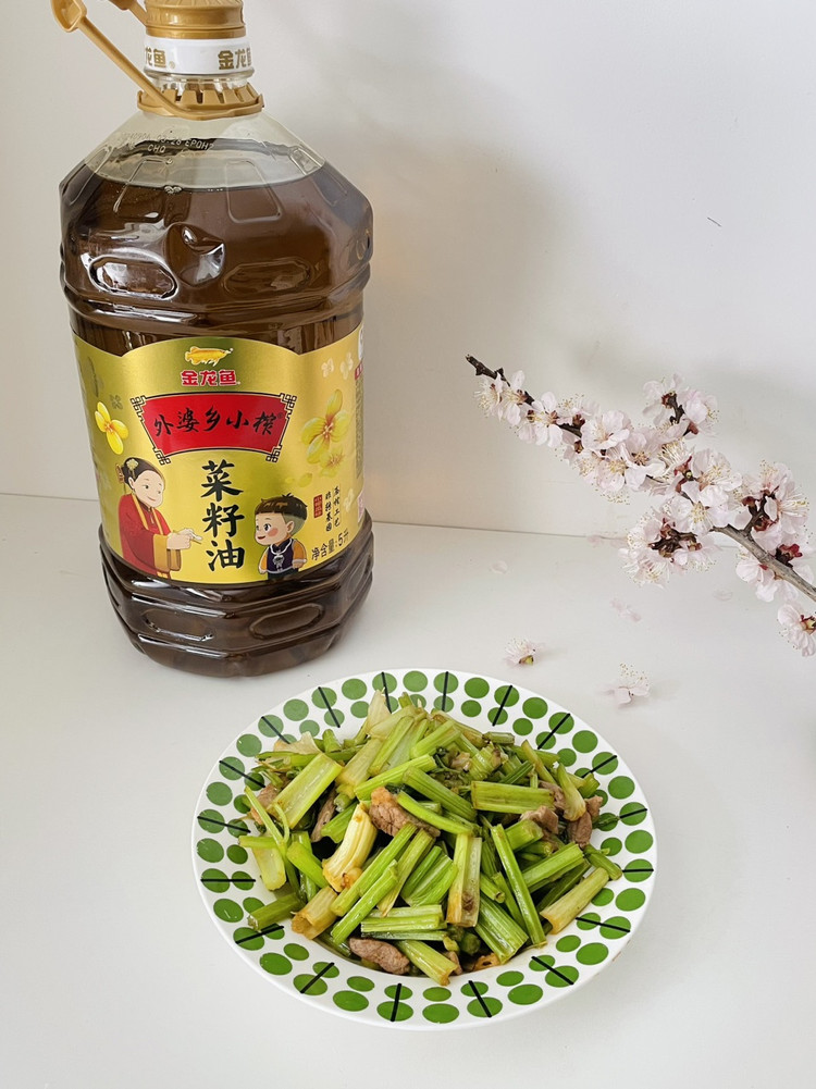 巨下饭肉炒芹菜图2