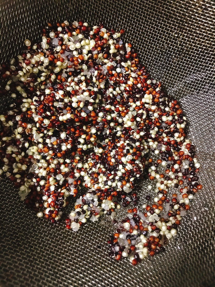 健康香煎藜麦鸡胸虾肉饼图5