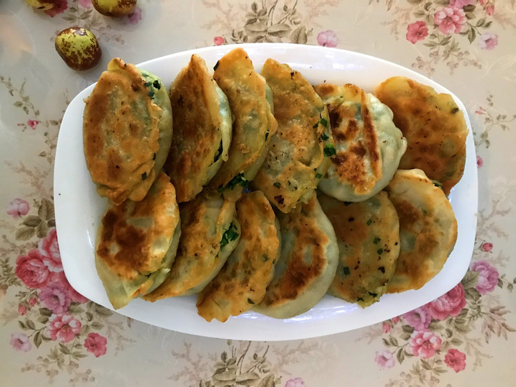 肉饼+鸡蛋韭菜盒子～～😋荤素两种，光盘了！😄👍图2