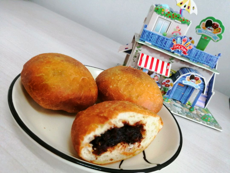 炸豆沙包圆鼓鼓的