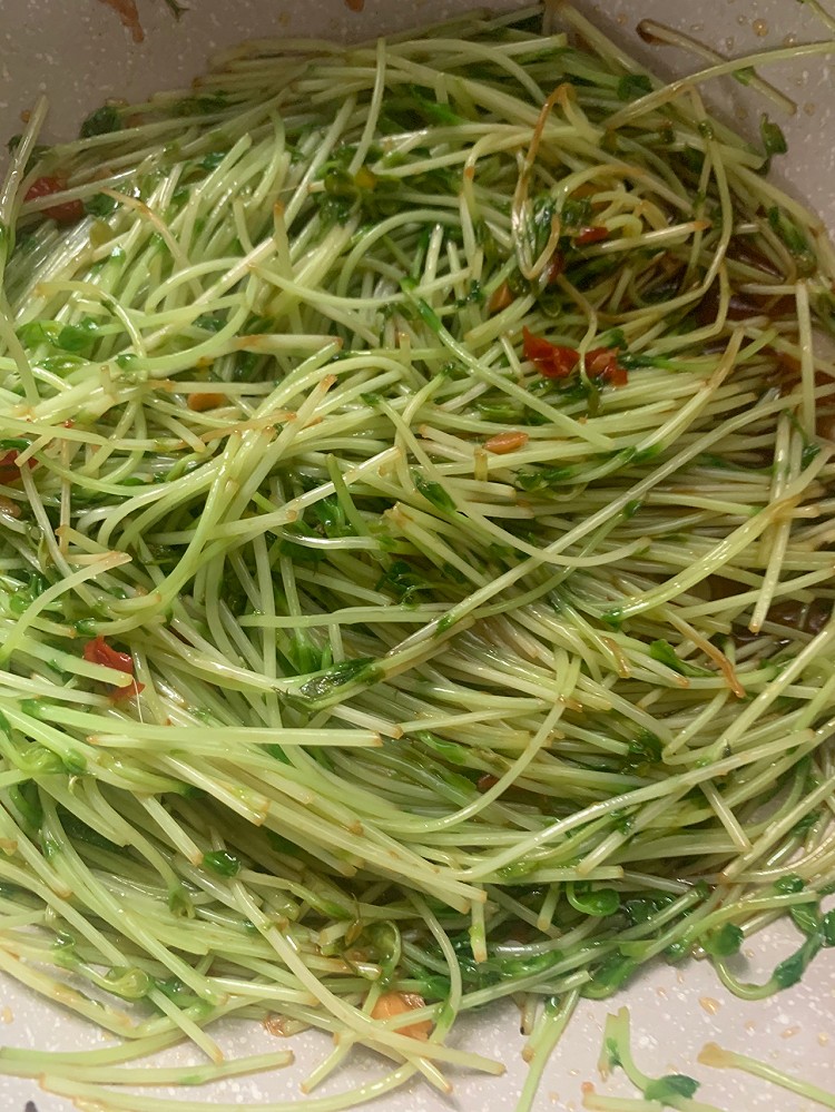 中午肉肉吃太多了，晚上吃素，清炒豌豆苗！图6