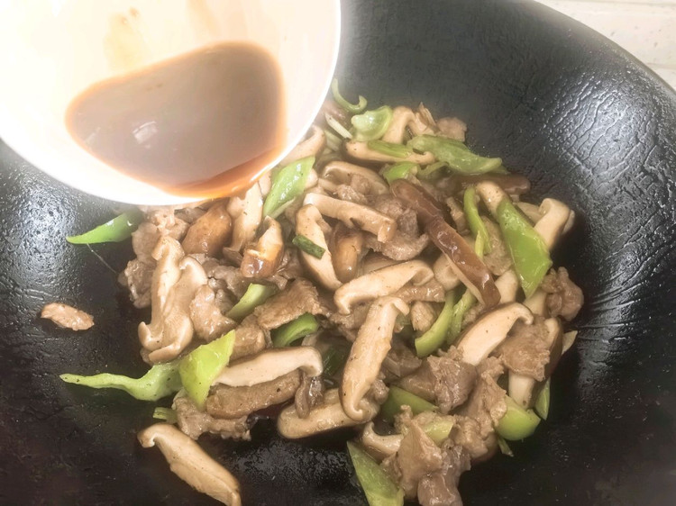 香菇炒肉片图3