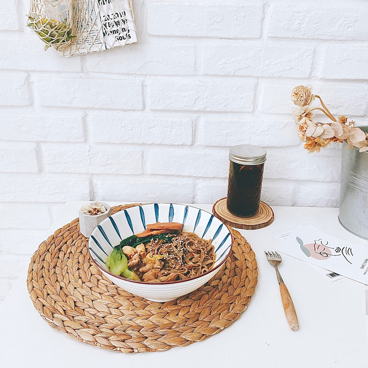 番茄鸡肉荞麦面🍜➕柠檬冷萃☕️下雨的周末，来碗荞麦面吧昨天新到的咖啡在冰箱泡了一整晚加点柠檬🍋，一整天都会神清气爽吧图1