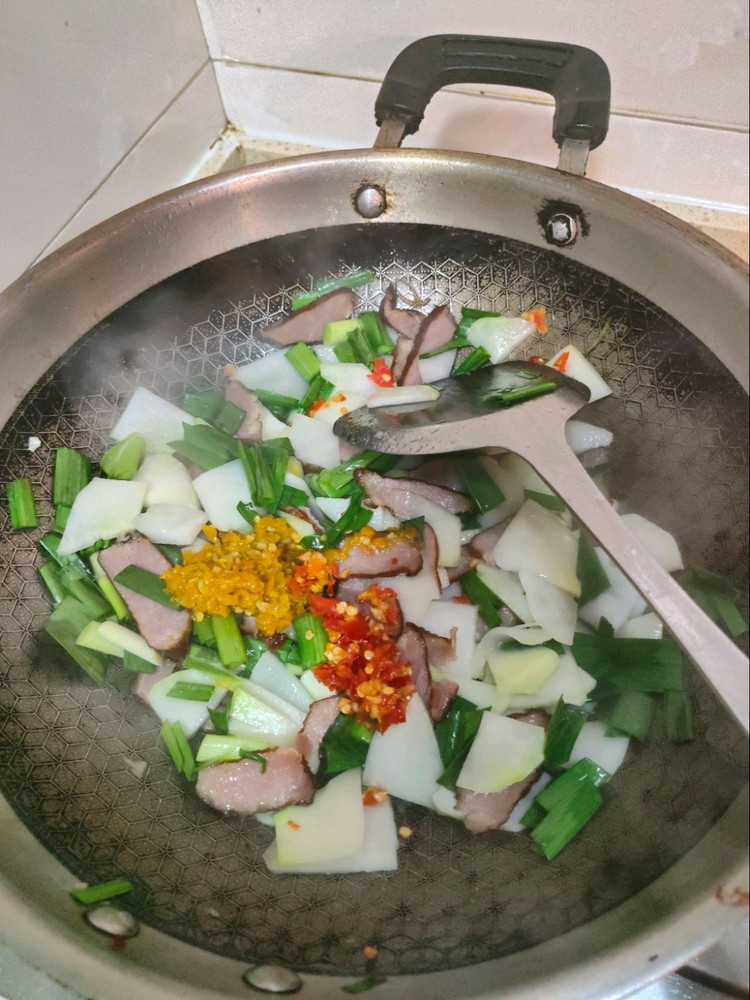 榨菜头炒瘦肉条图3