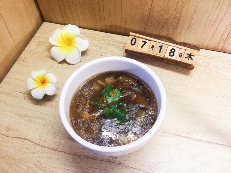 ▪️早午餐 521kcal樱桃克拉芙缇🍒牛奶樱桃派🥧➕红茶鸳鸯冰咖啡☕➕卤鹅腿🍗➕杂蔬🥬▪️晚餐 209kcal酸辣鱼皮羹🍲图3