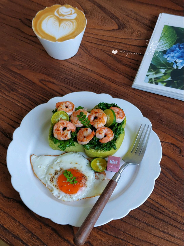 早餐：「开放式吐司」「荷包蛋🍳」「咖啡☕」🌿冰箱翻出最后一片蘑菇头吐司，做个开放式三明治图1