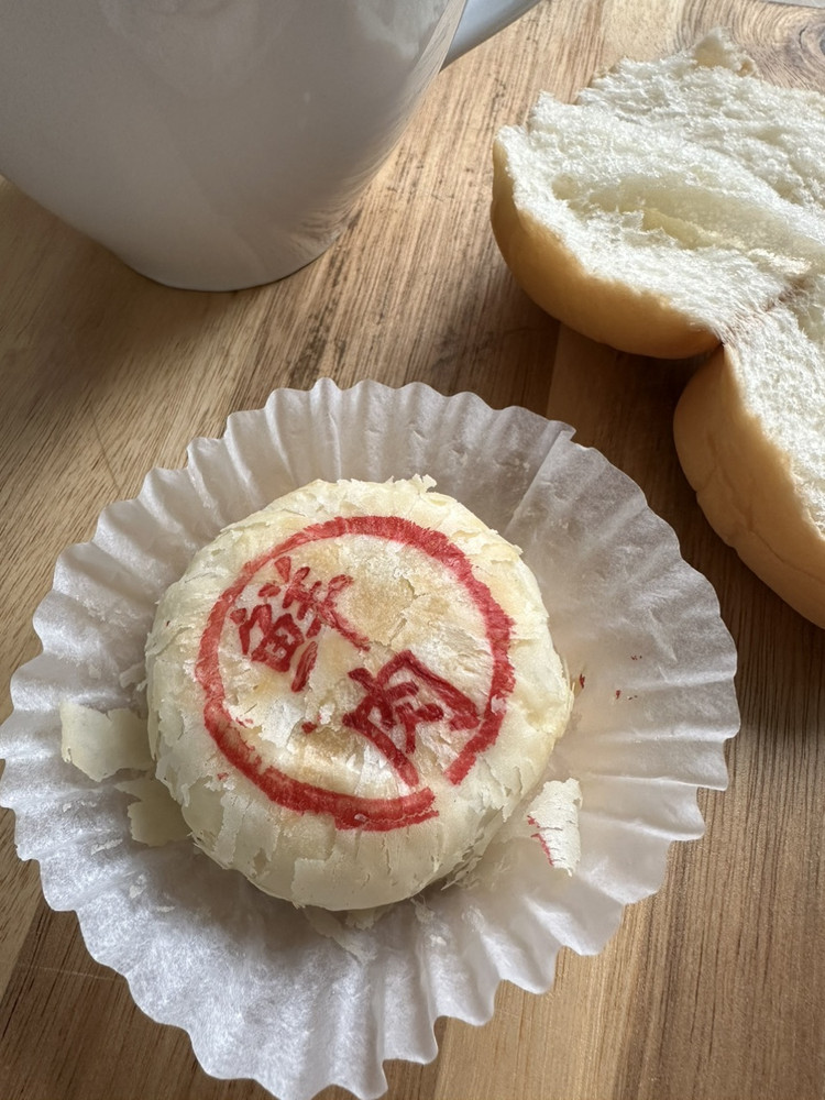 认真吃早餐：鲜肉月饼奶咖！祝大家早餐愉快！图1