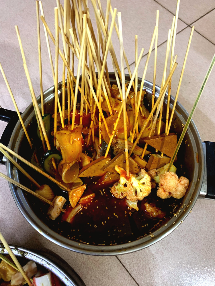 自制冷锅串串，辣与不辣，味道好极了，夏天想吃火锅，又不想热出汗，来这样一锅也不错！图1
