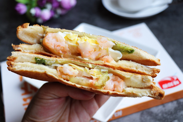 简单快手鸡蛋虾饼三明治，营养美味好吃😋图8