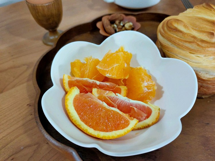 早餐：手撕面包，爱媛，血橙，坚果，鸡蛋，牛奶～图2