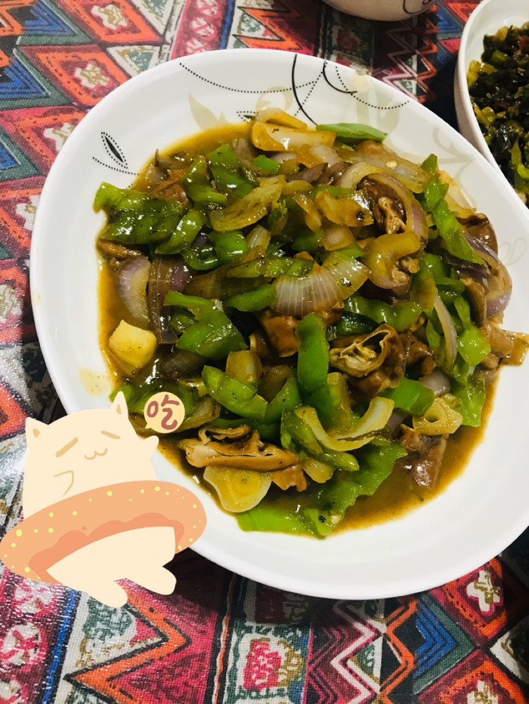 洋葱炒大肠，卤鸡爪图1
