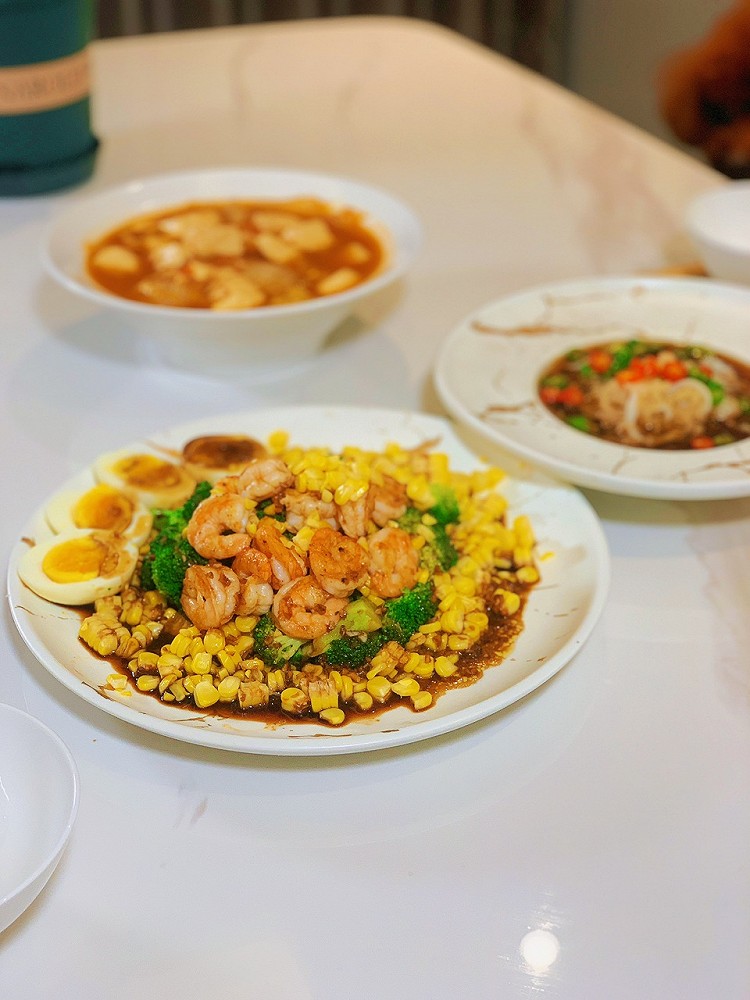 日常晚餐🌈 大虾玉米沙拉图3