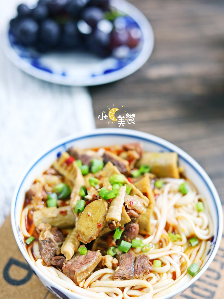 我的早餐日记🍽🍽🍽～牛肉面🍜，葡萄🍇，鲜榨🍊橙汁图4